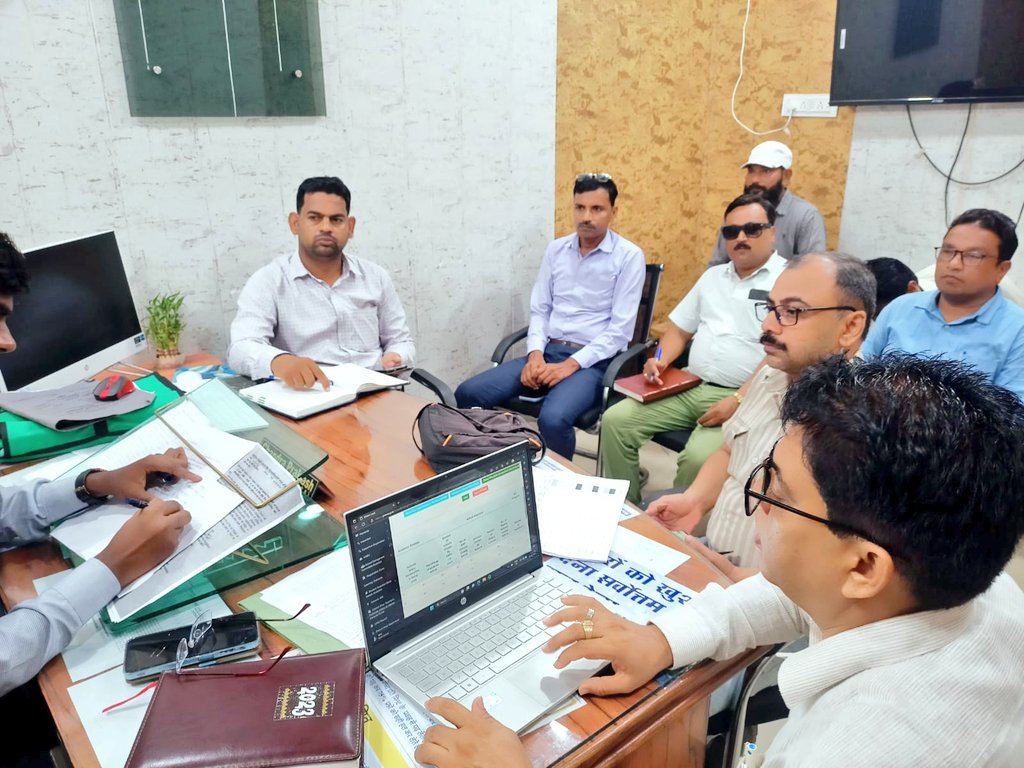विकास-खंड वार ARP समीक्षा बैठक कर विभिन्न गुणवत्ता संबंधित बिंदुओं पर चर्चा हुई,बैठक में जिला समन्वयक एवं एसआरजी भी मौजूद रहे।
<a href="/UPGovt/">Government of UP</a> <a href="/CMOfficeUP/">CM Office, GoUP</a> <a href="/basicshiksha_up/">Department Of Basic Education Uttar Pradesh</a>
<a href="/thisissanjubjp/">Sandeep Singh</a> @DM_Jalaun @Chandra945301
