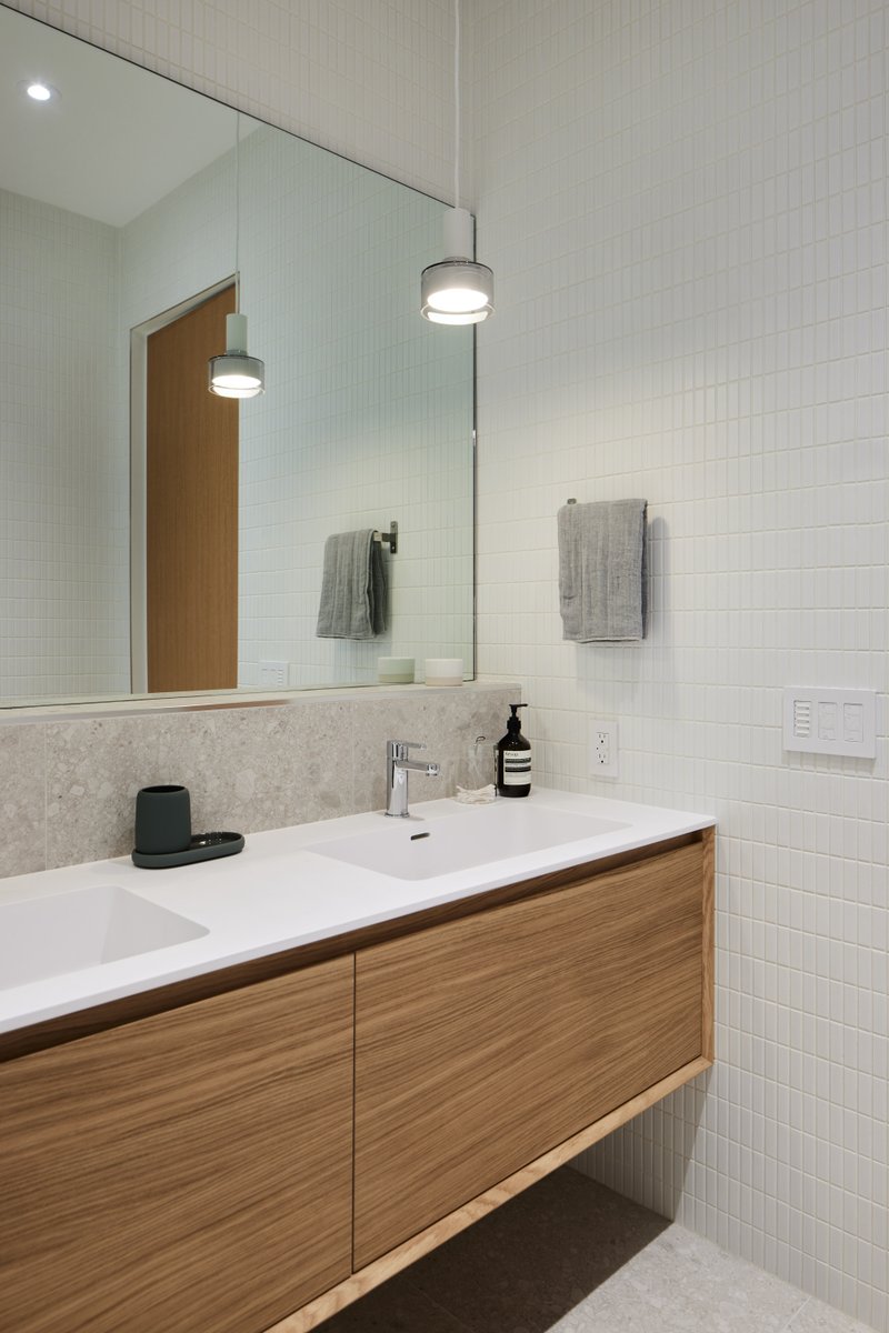 BluBathworks's tweet photo. Our third feature of the incredible Killarney project by @labrancolidesign showcases the inclusion of our 45 collection vanity. This bathroom is characterized by the subtle juxtaposition of the bright, white tile and countertop against natural wood tones. https://t.co/bzxCBWxB9B