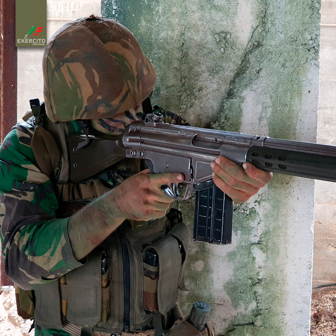 Exercito_pt's tweet photo. 1⃣.º Curso Especial de Formação de Oficiais e 1⃣.º Curso de Formação de Oficiais do Exército de 2023 realizam Exercícios Finais de Campo, na📍Escola de Sargentos do Exército.
🔗https://t.co/1ujIEYB2VM
Ao serviço dos Portugueses.
#ExércitoPortuguês #EA #ESE #CFO #CEFO @defesa_pt https://t.co/5i2XXIIGtf