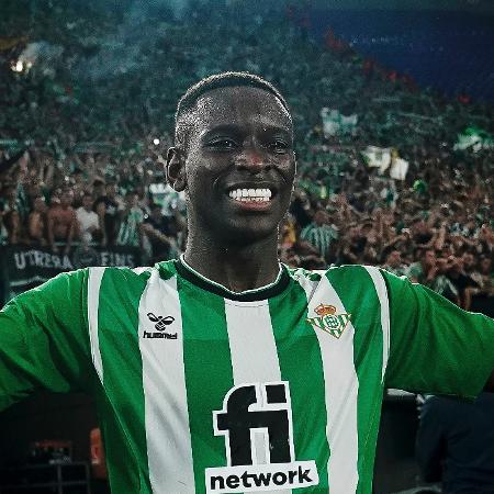 ÉSTE HOMBRE ES EL MEJOR DE LA PLANTILLA A DÍA DE HOY. ¿ALGUIEN POR LA SALA QUE ESTÉ DE ACUERDO?

FANTÁSTICO NIVEL DE LUIS HENRIQUE. 🚀💚
