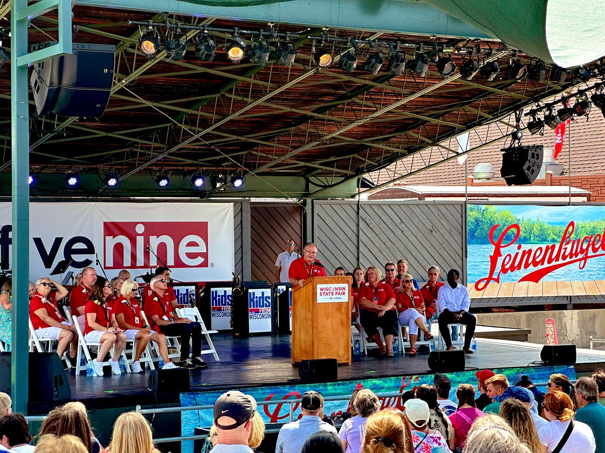 anthonystich's tweet image. Kicking off the greatest 11 days of the summer in Wisconsin at @wistatefair! 

🍺🧀🎉🎡 #WiStateFair