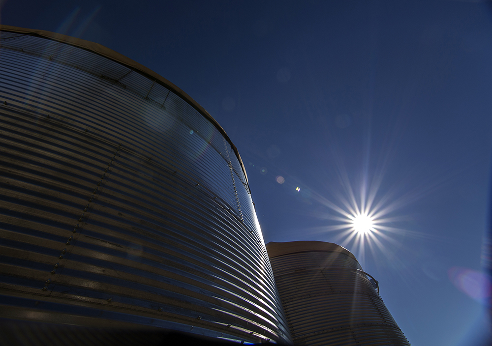 HAWC_Obs's tweet photo. ¡Nueva publicación! HAWC descubre la luz más energética del Sol, más información en: https://t.co/AluwwxFq05

New paper! Discovery of gamma rays from the quiescent Sun with HAWC: https://t.co/SAgZhUQeUI https://t.co/K6gFX0Zj4T