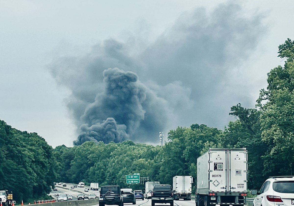 MRockPhoto's tweet photo. What’s happening in Chester, VA? I hope everyone is all right. 
Traffic is ok. Accident is east of #I95 https://t.co/4XPRpuYzOF
