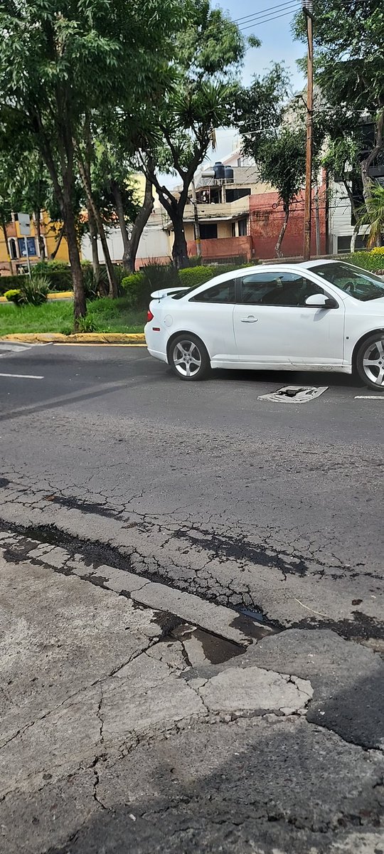 bebo_nava2's tweet photo. @XochimilcoAl @En_Xochimilco buen día hay una coladera completamente rota. Y causa grave peligro a la vialidad, favor de atenderla a la brevedad, Guadalupe I ramirez 767 tepepan. Urge el reemplazo https://t.co/OImob1lO8V