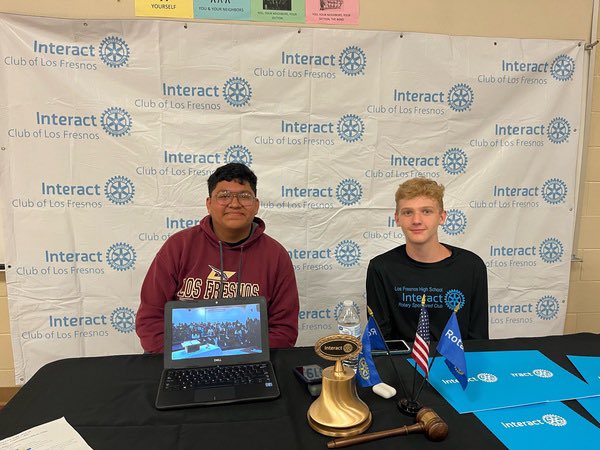 LFHSInteract's tweet photo. The Interact Club has a recruiter table @LFUnited to welcome all incoming freshmen. Awesome job guys, way to spread our message of Service Above Self! https://t.co/gTxxhTBOgg