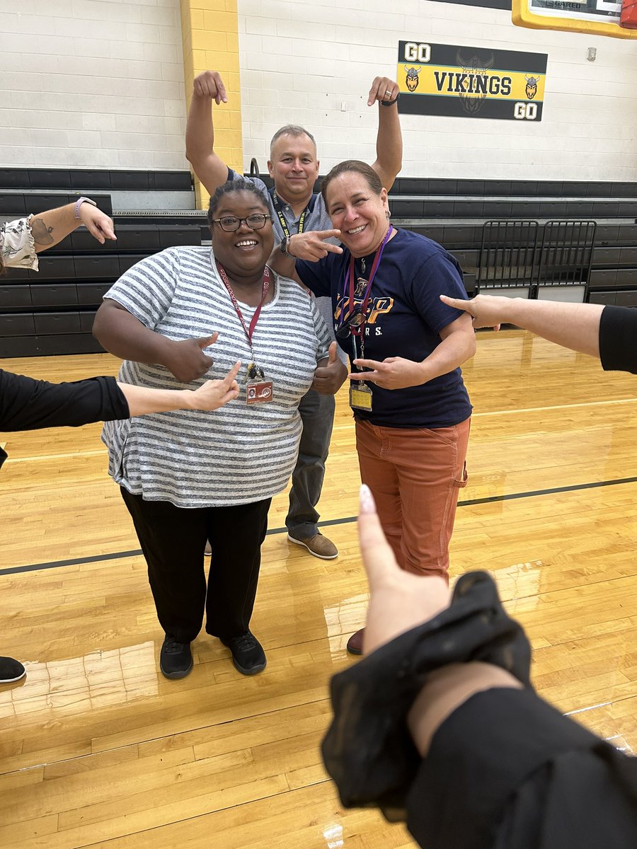 𝓓𝓲𝓪𝓷𝓪 𝓗𝓮𝓻𝓷𝓪𝓷𝓭𝓮𝔃 tweet media