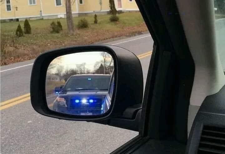 NicklasNilsso14's tweet image. I got pulled over on the way back home from grabbing McDonald’s with my niece. I was going 12 mph over the speed limit.🚓 As the officer started walking up to my car, I rolled all of my windows down. My adorable and apparently INCREDIBLY smart 7 year old niece started screaming…