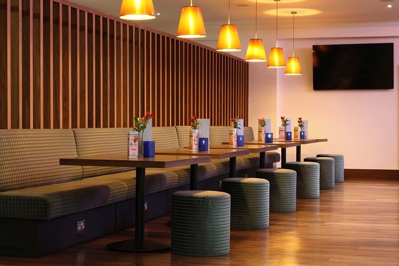 RenHeathrow's tweet photo. Providing the ideal place to relax and spend time away from your room with a chilled beer or cocktail.🍹 

Opening times: 11am - midnight 

#BarEleven #Renheathrow #bar #cocktailbar #mixology https://t.co/UT4j8NWUTR