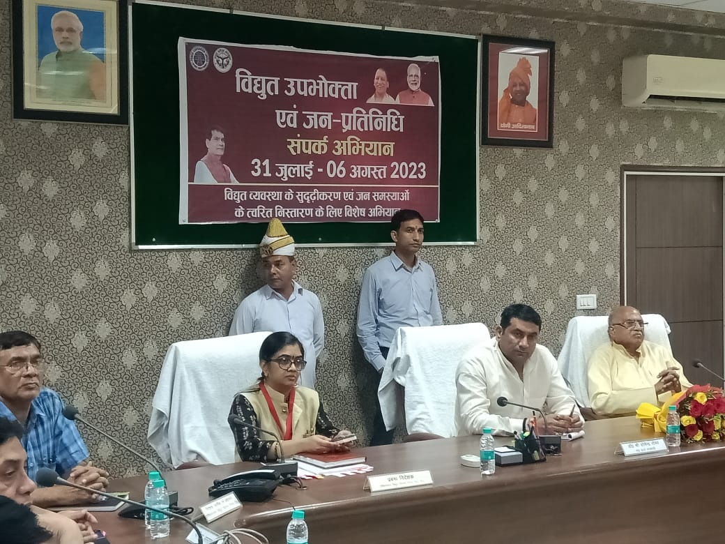 MdPvvnl's tweet photo. माo ऊर्जा मंत्री जी @aksharmaBharat
के निर्देशानुसार विद्युत् उपभोक्ता व "जनप्रतिनिधि संपर्क अभियान" के तहत आज दिनाक 3.8.23 को माo राज्यऊर्जा मंत्री श्री @isomendratomar
द्वारा #Pvvnl HQ पर विद्युत् व्यवस्था में  सुधार व जन संवाद के साथ शिकायतों के समय से निस्तारण के निर्देश दिए https://t.co/MY9x4t3ALu