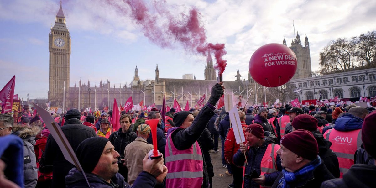 AnonymeCitoyen's tweet photo. Vague de grèves victorieuses pour les salaires au Royaume-Uni en 2023 :

- London Bus : +18%
- aéroport de Gatwick : +15 à 31%
- aéroport de Luton : +28%
- British Telecom : +16%
- Three : +24%
- Serco : +20%
- Primark : +12%
- Royal Mail : +10%
- fonction publique : +5 à 7%
... https://t.co/Om7NHcntma