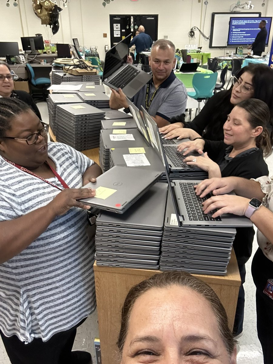 𝓓𝓲𝓪𝓷𝓪 𝓗𝓮𝓻𝓷𝓪𝓷𝓭𝓮𝔃 tweet media