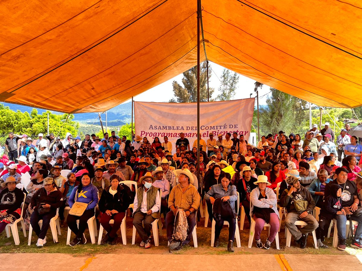 avazquezpi's tweet image. El componente más importante en esta transformación son las y los beneficiarios de los #ProgramasPrioritarios, a quienes favorece el trabajo coordinado de los Comités de los #ProgramasParaElBienestar y las sucursales del @bbienestarmx.

El compromiso es con ellas y ellos.