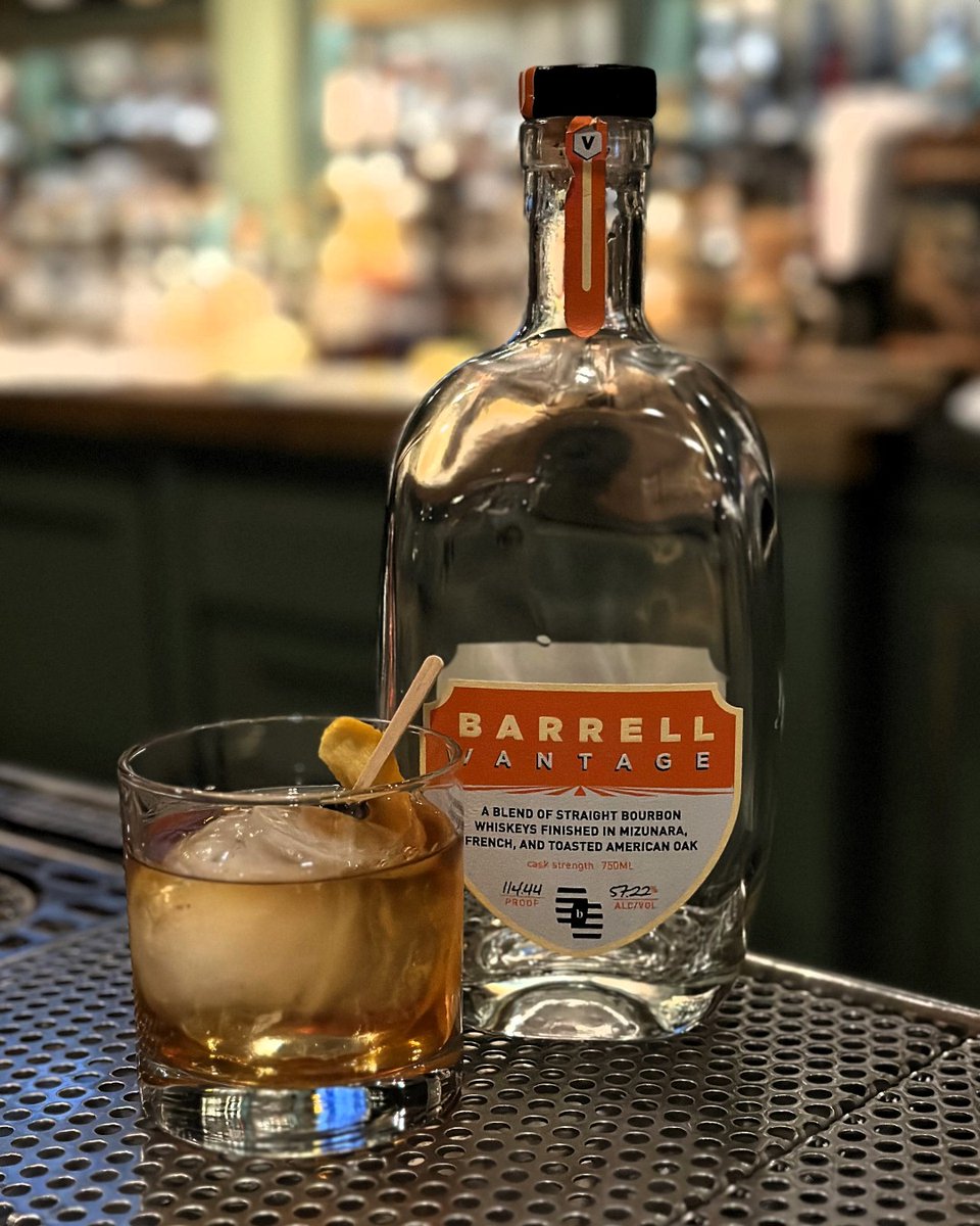 BarrellBourbon's tweet photo. This is your reminder to enjoy a Vantage Old Fashioned this week. We hear @formanstavern in L.A. makes an incredible one 🥃
#BarrellCraftSpirits #BarrellBourbon #BarrellVantage #bourbon #whiskey #whisky #cocktails #BlendedToNeverBlendIn https://t.co/Bv2I3Mpbu5