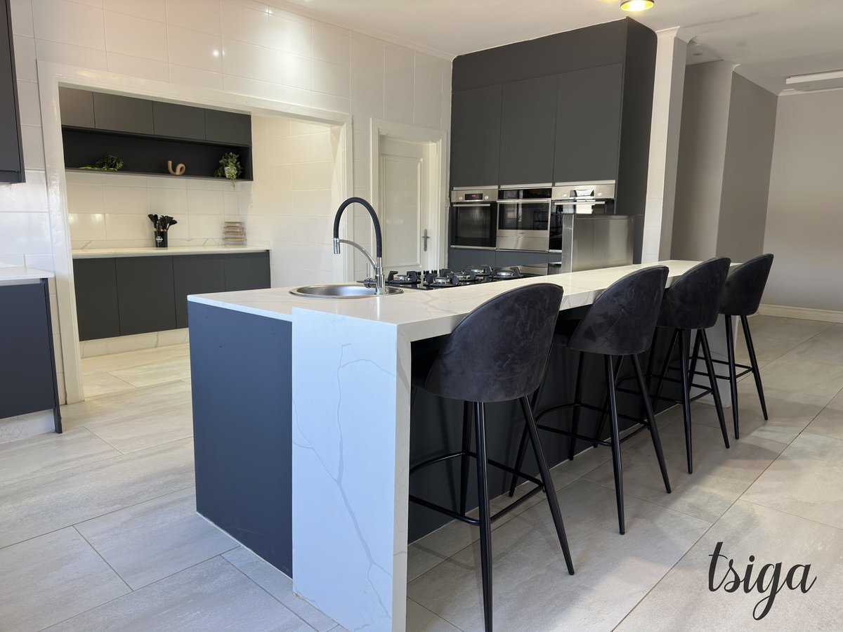 DesignsTsiga's tweet photo. Call Tsiga Designs today to live your kitchen goals in real time
+263771679024
.
.
.
.
.
.
.
.
.
.
.
.
.
.
#blackkitchen #kitchenisland #countertops #kitchensofinstagram #kitchensofinsta #kitchensofig #kitchendesign #kitchenremodel #kitchencabinets #blacksupermatte #interiordes https://t.co/yIgG3GI1Ei