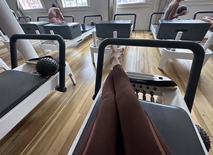 Afternoon pilates fueled by iced latte ✅ https://t.co/iM05bVZFWy