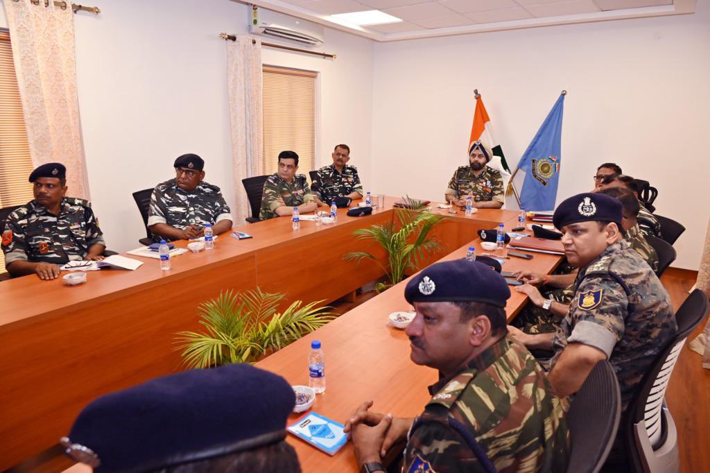 IG Northern Sector @MSBhatiaIPS visited GC Sonipat where he interacted with officers, jawans, FWC members & sportspersons and discussed administrative, logistical & welfare issues. An Ops Conference with COs of Delhi based units and visit of 238 BN Narela was also done @crpfindia