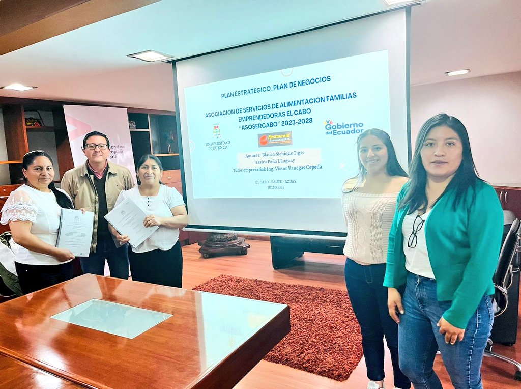 📍 #Paute | Como parte del Proyecto "Fortaleciendo las #OEPS" desarrollado en articulación con la <a href="/udecuenca/">UCuenca</a>, nuestro equipo técnico zonal 6 entregó el plan de negocios solidarios y el plan estratégico a la asociación "Asosercabo". 

#NuestroTrabajoContinúa 
#ImpulsoProductivoEPS