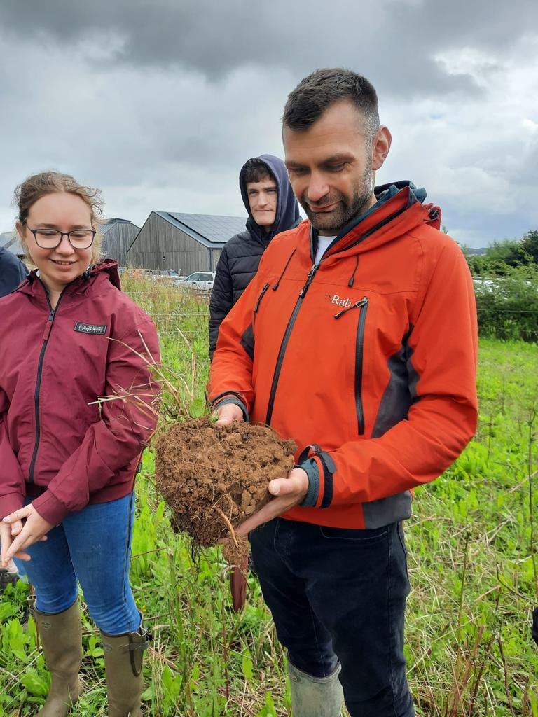 RealFarmED's tweet photo. Yesterday’s ‘Sort Out Your Soil’ course 🌱. Joined by @gardenorganicuk & @CotswoldSeeds we covered lots of topics inc. how #greenmanures & #covercrops improve the soil.
Head to our website for upcoming courses & subscribe to our newsletter ✨
#soilquality #soilsystem #soiltypes https://t.co/DPpjhY7SPZ