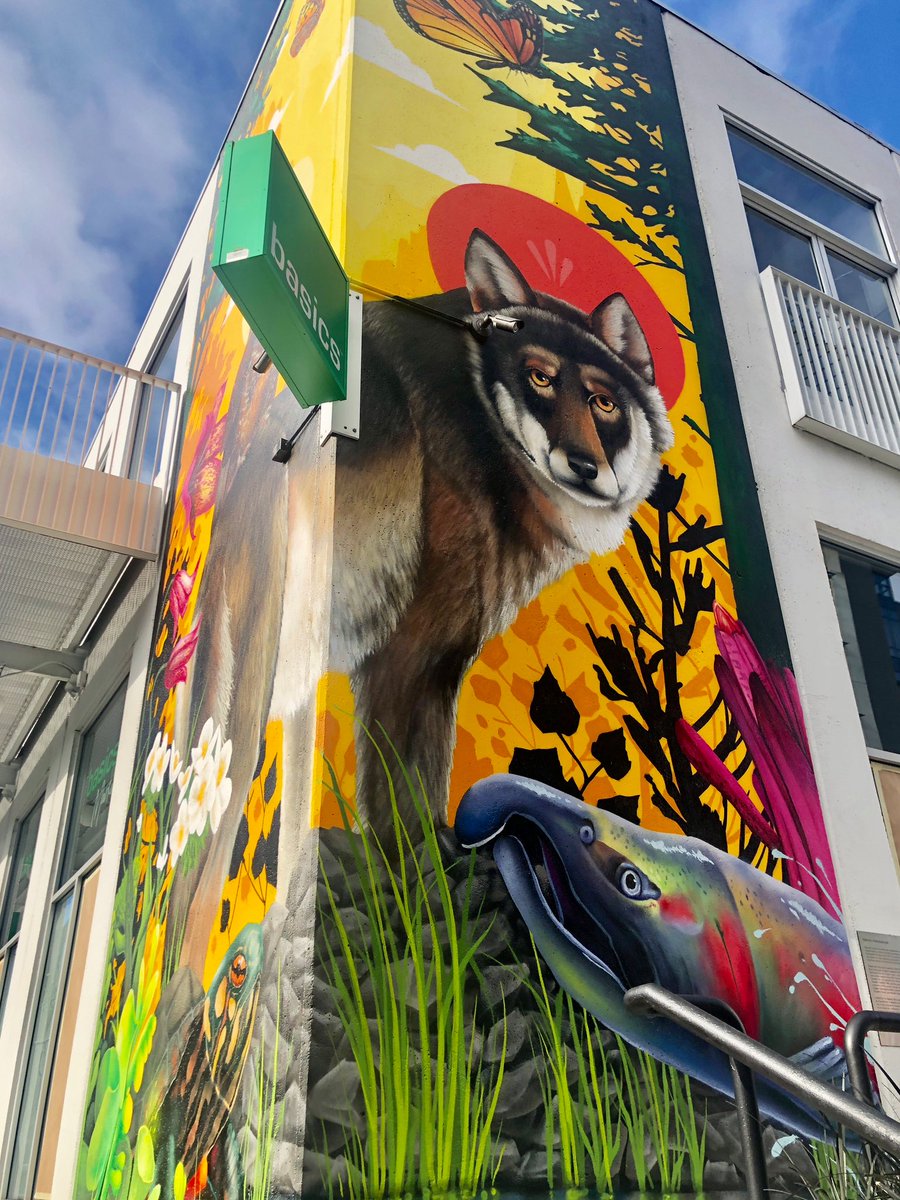 HAPPENING NOW… a beautiful new MURAL being dedicated this morning in the Pearl Dist.  Part of a nationwide mural project marking the 50th anniversary of the Endangered Species Act. Artist Jeremy Nichols featured wildlife native to Oregon here along NW Lovejoy #LiveOnK2 #pdxart