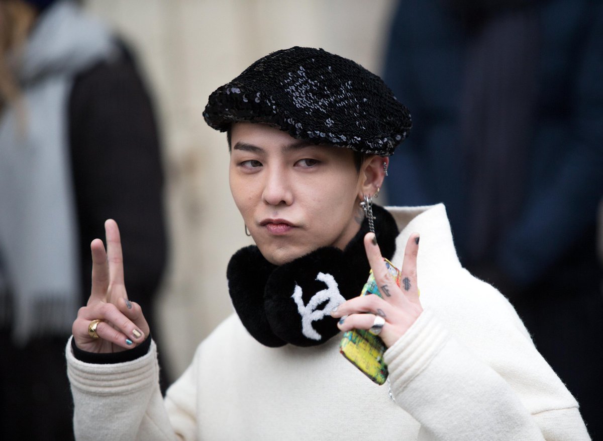 8KLIFE's tweet photo. #GDRAGON collaboration and projects in 2023. 

✅️ Chanel
✅️ Nike
✅️ BMW
✅️ Beer Tiger
✅️ PSG

These 5 brands worth $254 BILLION. yeah musician G-Dragon will never comeback 🤣 https://t.co/XQy4rqkYiV