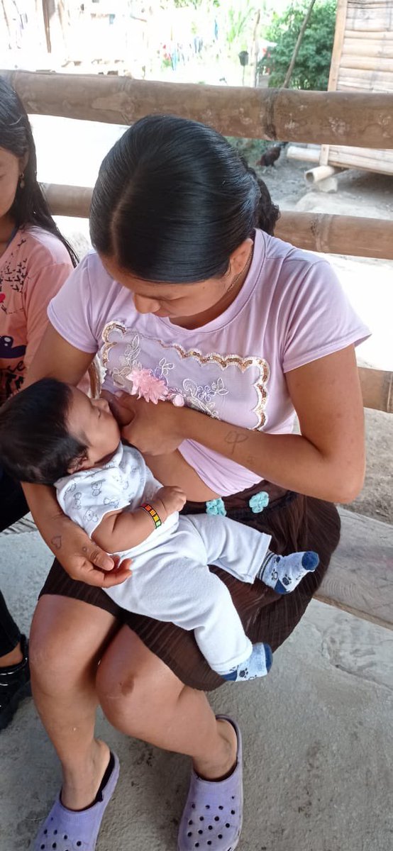 SilviaCFelizzo1's tweet photo. “La lactancia materna es un acto de amor que trasciende las barreras culturales y geográficas” DIMF Anserma Caldas Asentamiento indígena el Retiro se une a #Lactatón @ICBFColombia @MinSaludCol @NatyFunexito 🤱🏻❤️ https://t.co/Af2dsJ2wx9