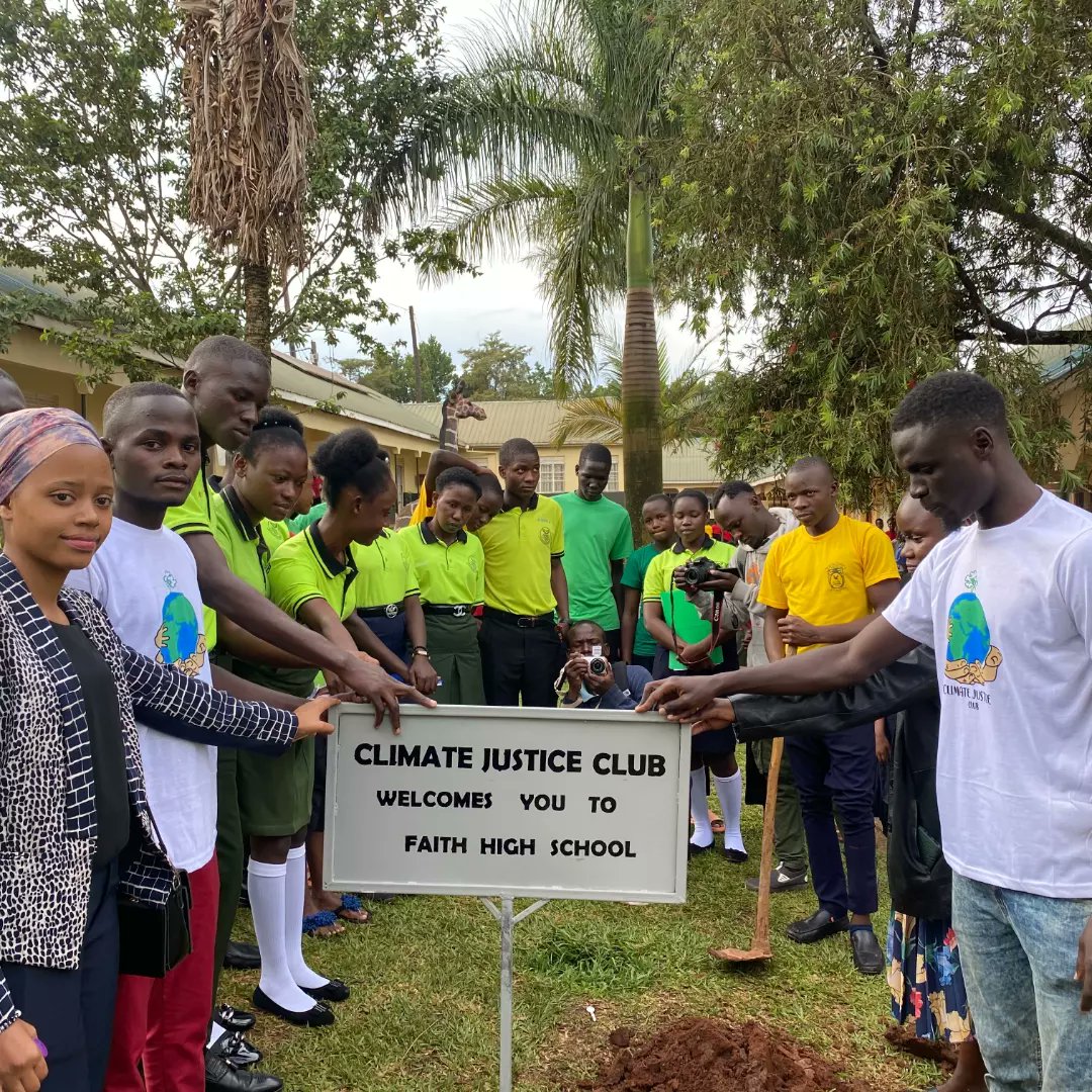 gerald1baguma's tweet photo. Student clubs are an extraordinary way to get them out of the comfort zone,be daring &amp; risk takers by trying new things that may become a new interest or a passion.We are using the club to extend climate change education to the young people &amp; also engage them in the conversation https://t.co/uXH3ny7fBe
