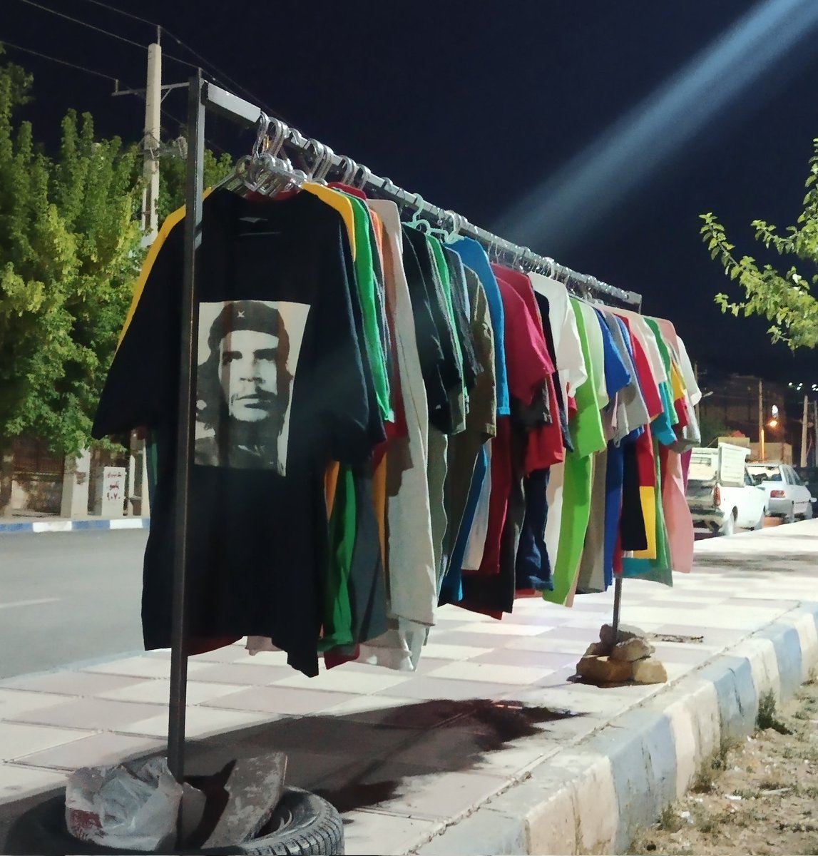lil_neiv's tweet photo. اولین روز دستفروشی کردن من:)هنوز برام عادی نشده خجالت میکشم https://t.co/NLU5ALPorZ
