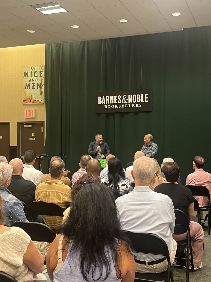 AvidReaderPress's tweet photo. Snaps from a wonderful evening with @juliovincent and @oliverburkeman, author of #FourThousandWeeks, at @BNTribeca! 

The perfect book pairing for learning to live intentionally in our modern world.🤩 PLEASE UNSUBSCRIBE, THANKS! is out on Tuesday! https://t.co/bj9nvkTWKj