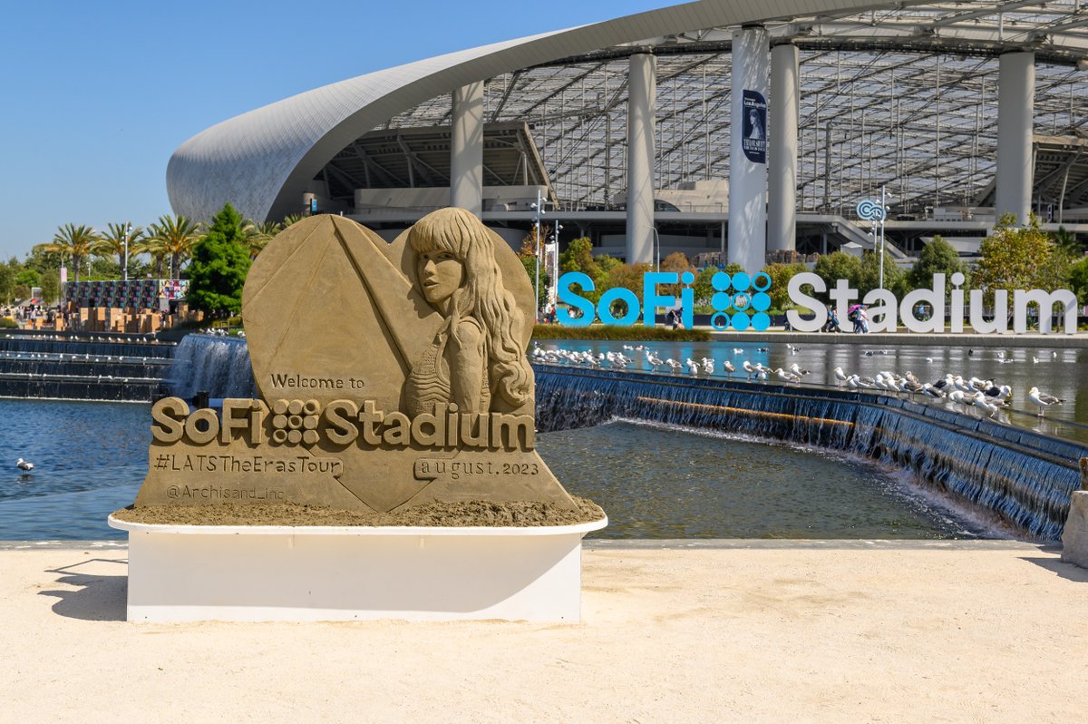 SoFiStadium's tweet photo. august at #SoFiStadium officially starts NOW! Excited for night 1 @taylorswift13 l The Eras Tour.  ☀️🏖️#itsaugust #LATSTheErasTour #TSTheErasTour https://t.co/e0OUVcoSwD