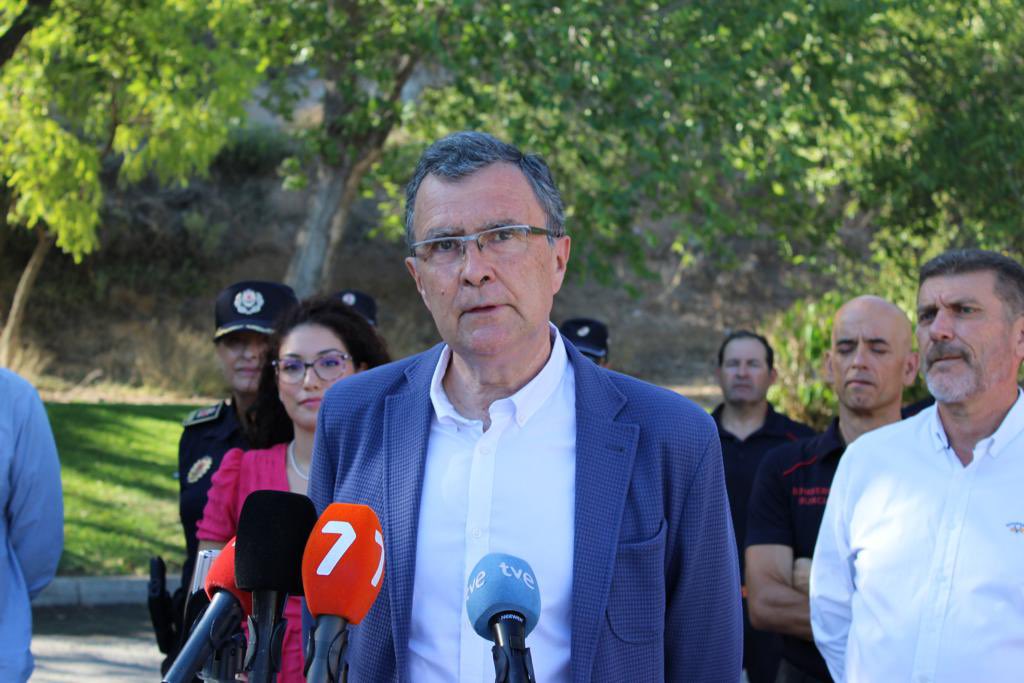🌲Medio centenar de profesionales componen las Brigadas Forestales de Murcia: 

▫️10 policías locales. 
▫️38 bomberos.
▫️4 voluntarios de Protección Civil.
▫️Vehículos especializados.
▫️Dron de última generación.