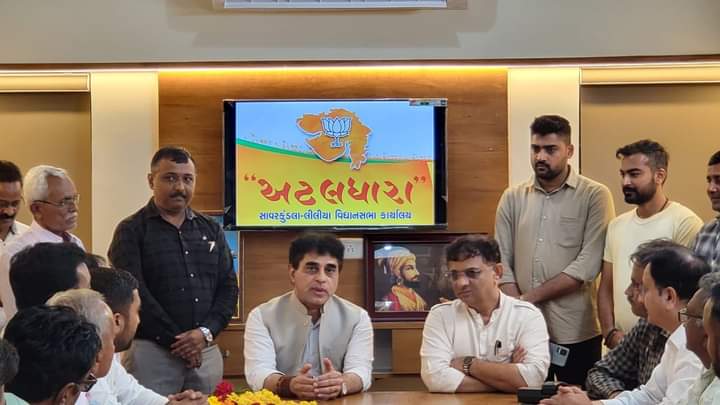 mkaswalabjp's tweet photo. સ્નેહસભર સ્વાગત
સાવરકુંડલાની જનતાના સેવાલય એવા સત્વ અટલધારા  કાર્યાલયની માન. શિક્ષણ મંત્રી શ્રી પ્રફુલ્લભાઈ પાનસુરિયાએ શુભેચ્છા મુલાકાત લીધી. આ અવસરે ભાજપના અગ્રણીઓ તેમજ કાર્યકર્તાઓ દ્વારા મંત્રીશ્રીનું સ્નેહભર્યું સ્વાગત કરવામાં આવ્યું. https://t.co/RKTH7BazQJ
