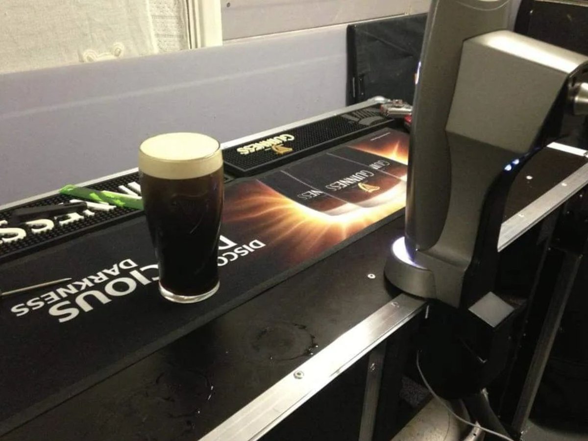 Flightcase Bars tweet media