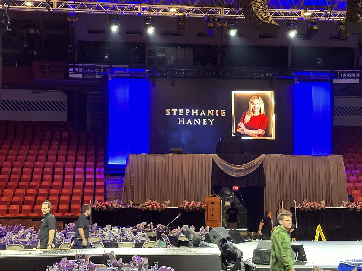 _StephanieHaney's tweet photo. Hello from Canton where we’re about to rehearse for the @ProFootballHOF Enshrinement Festival fashion show happening on Friday! I’ve got 3 fun days in the 330 ahead of me and I LOVE IT!! 🏈 ♥️ #HOFweek #HallofFame https://t.co/zk4fhR6wkc