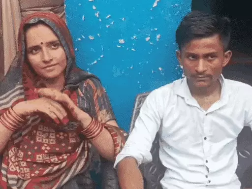 DainikBhaskar's tweet photo. सीमा हैदर को लोकसभा चुनाव लड़ने का ऑफर: RPI के उपाध्यक्ष ने कहा-भारतीय नागरिकता मिलते ही टिकट देंगे; यूपी महिला विंग की अध्यक्ष बनाएंगे
#UttarPradesh #LokSabha #SeemaHaider 
https://t.co/U4NG85QAWa https://t.co/LNCVQB0KSU