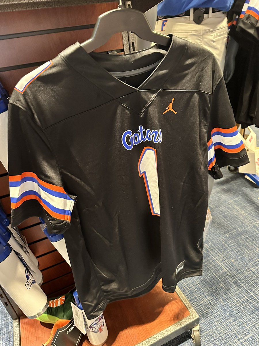 Gators Uniform Tracker tweet media