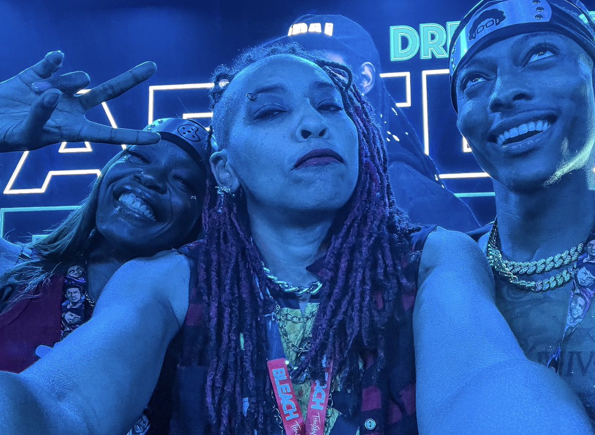 I made friends with <a href="/cookieekawaii/">Cookiee Kawaii 🍪</a> at #Dreamcon2023 and she is SO fucking cool!! 🙌🏽😭🥰 Honored to be walking with the 🌟