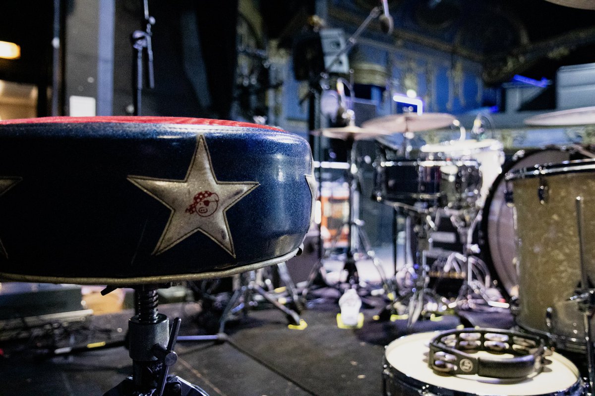 vintagetrouble's tweet photo. ONE LAST TIME!!
#VintageTrouble #London https://t.co/LuPC5awRn9
