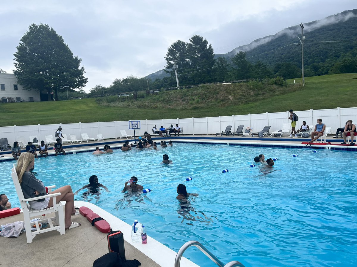 CoachCoax17's tweet image. @BigBlue_FB had a little pool party today. These young men have been working their tails off and earned this little break. We get back to work on the field tomorrow! #GuardTheHill #LeanForward