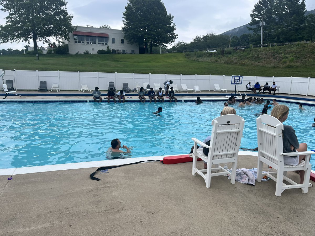 CoachCoax17's tweet image. @BigBlue_FB had a little pool party today. These young men have been working their tails off and earned this little break. We get back to work on the field tomorrow! #GuardTheHill #LeanForward