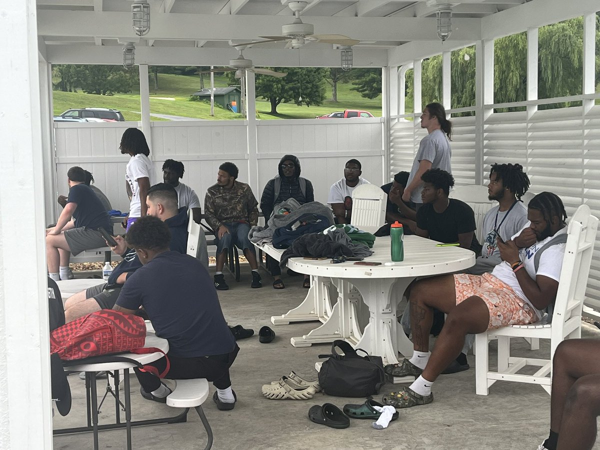 CoachCoax17's tweet image. @BigBlue_FB had a little pool party today. These young men have been working their tails off and earned this little break. We get back to work on the field tomorrow! #GuardTheHill #LeanForward