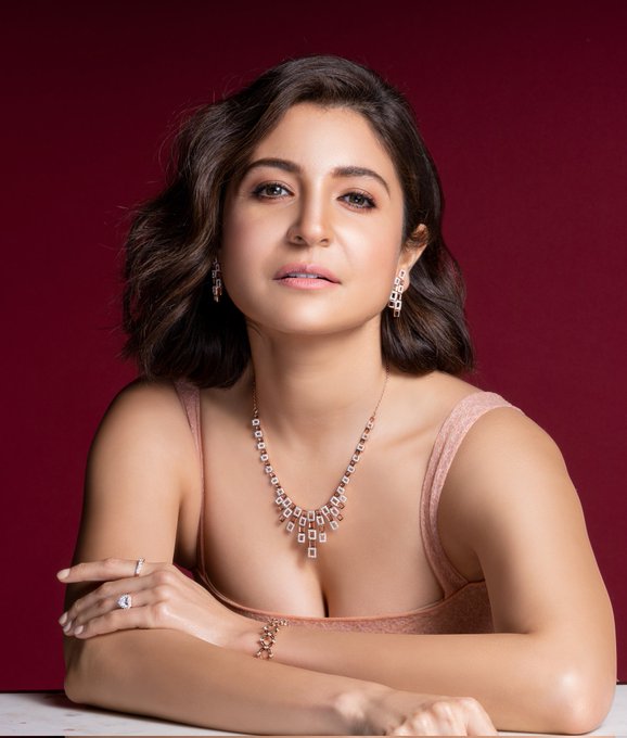 F2nxHu4XoA0AtCk?format=jpg&name=small