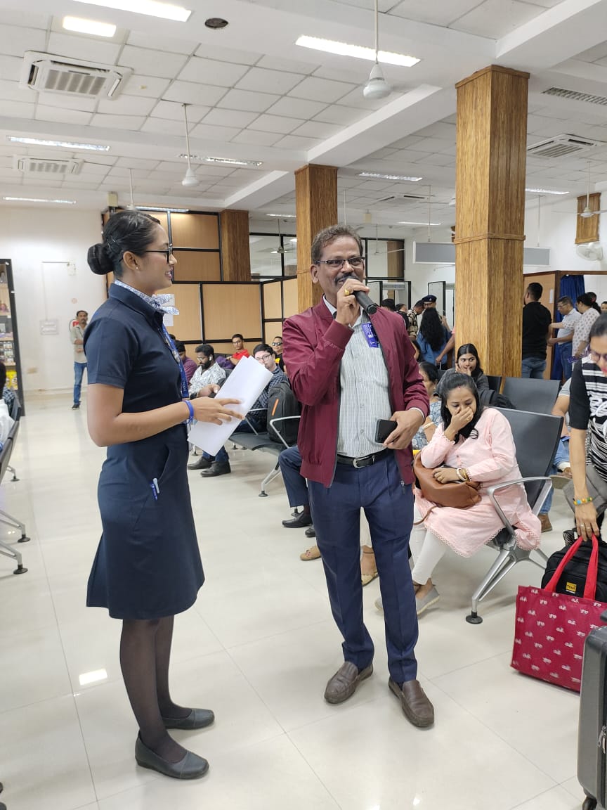 AAIJORAIRPORT's tweet image. #BringingSmiles #SpreadingAwareness
Today&apos;s quiz on #AviationSecurity was an instant hit among passengers who not only participated but appreciated with a big thumbs up 👍
&quot;SEE IT, SAY IT, SECURE IT&quot;
@AAI_Official @aairedner @MoCA_GoI @IndiGo6E @CISFHQrs