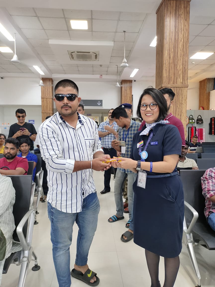 AAIJORAIRPORT's tweet image. #BringingSmiles #SpreadingAwareness
Today&apos;s quiz on #AviationSecurity was an instant hit among passengers who not only participated but appreciated with a big thumbs up 👍
&quot;SEE IT, SAY IT, SECURE IT&quot;
@AAI_Official @aairedner @MoCA_GoI @IndiGo6E @CISFHQrs
