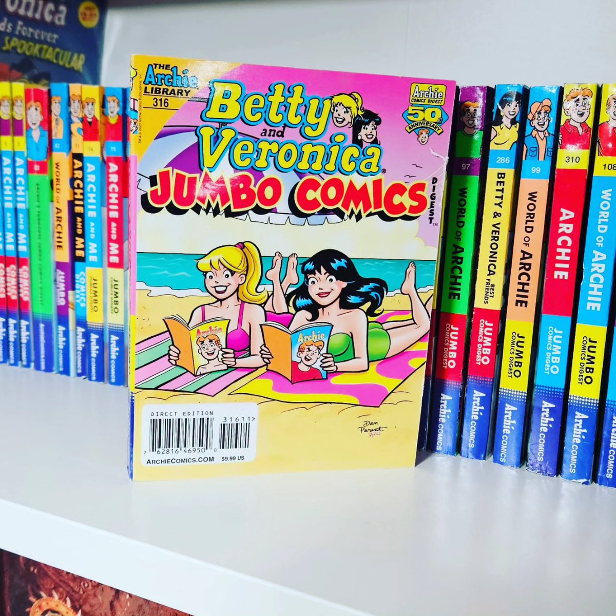 francisbonnet's tweet photo. Here’s the perfect addition to your bookshelf with a new story I wrote for Betty and Veronica Jumbo Comics Digest # 316! Get it at https://t.co/tYfFtRPDgV
#archiecomics #archie #riverdale #bettyandveronica #fuchang #knivesout #detective #retrovideogames #videogames #mystery https://t.co/UjqXsgp6wU
