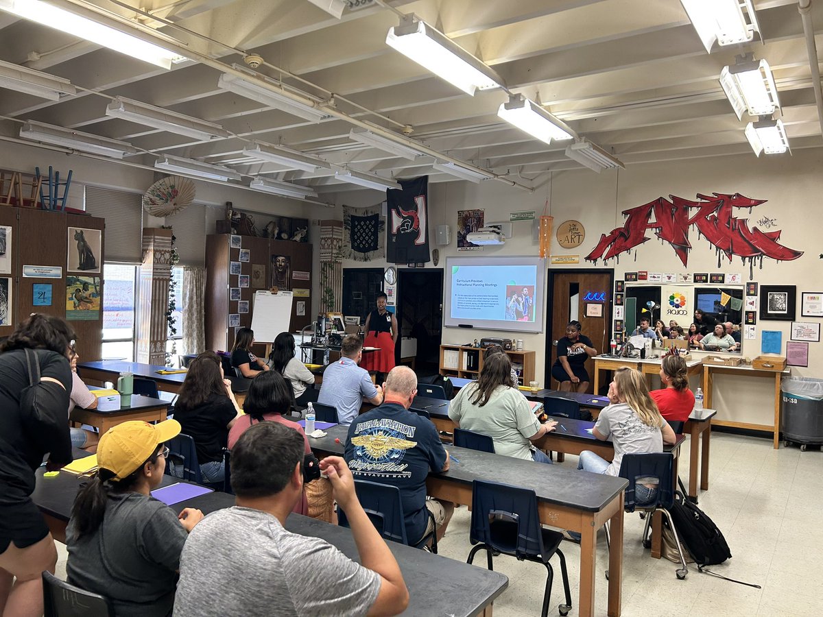 MartinakMichael's tweet photo. @EulessTrinityHS teachers are putting in the work by collaborating in professional development. Great conversations occurring in every session. @HEBISDpeople https://t.co/90CJyRse64