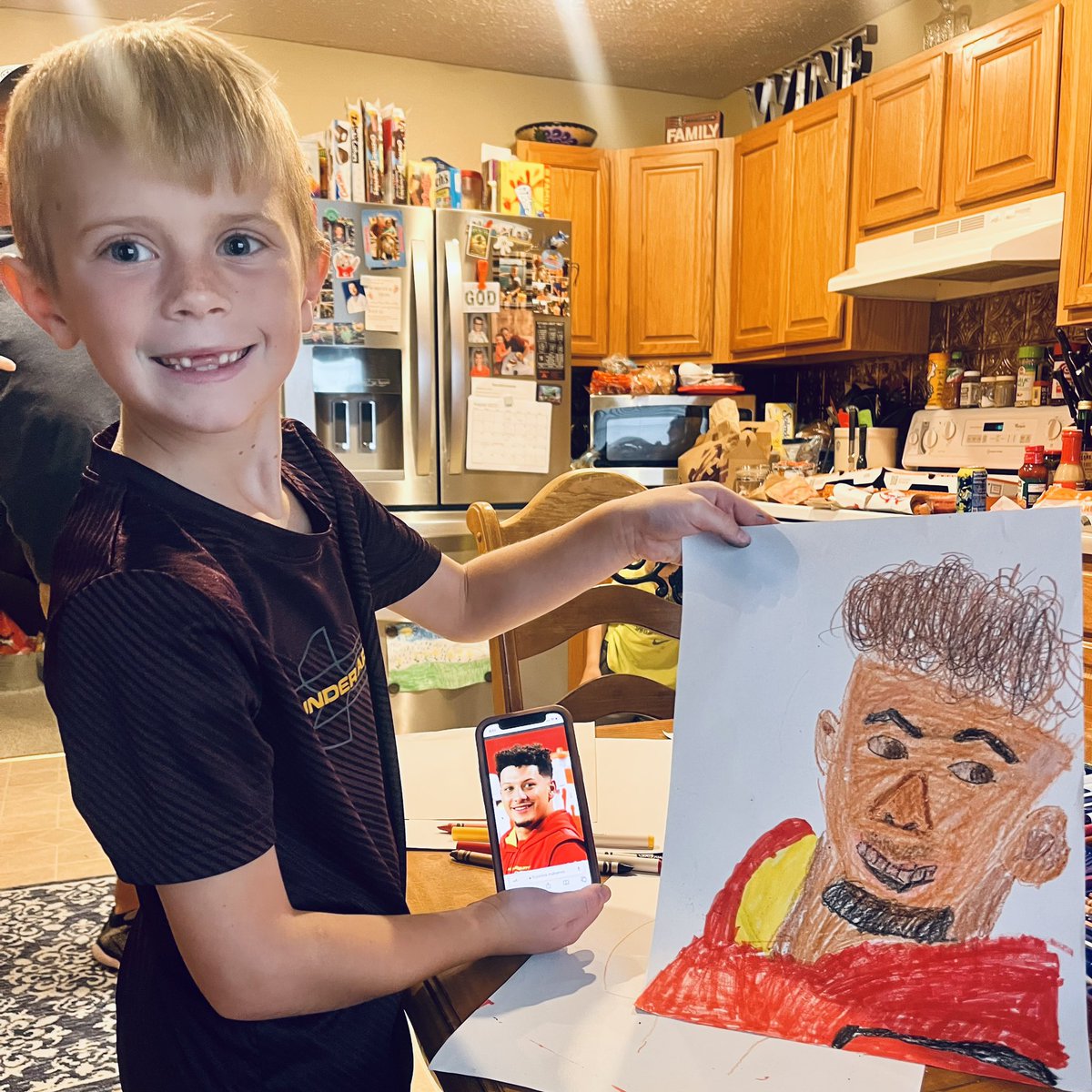 Greensr03's tweet photo. We are pretty proud of our Alec and the love he has for drawing. He misses his coloring buddy so much, but we definitley think Aiden would have approved of his art tonight! ❤️💛
#teamALG #patrickmahomes #kcchiefs 
Battle Royale With Team ALG https://t.co/YaSwaOkqNd