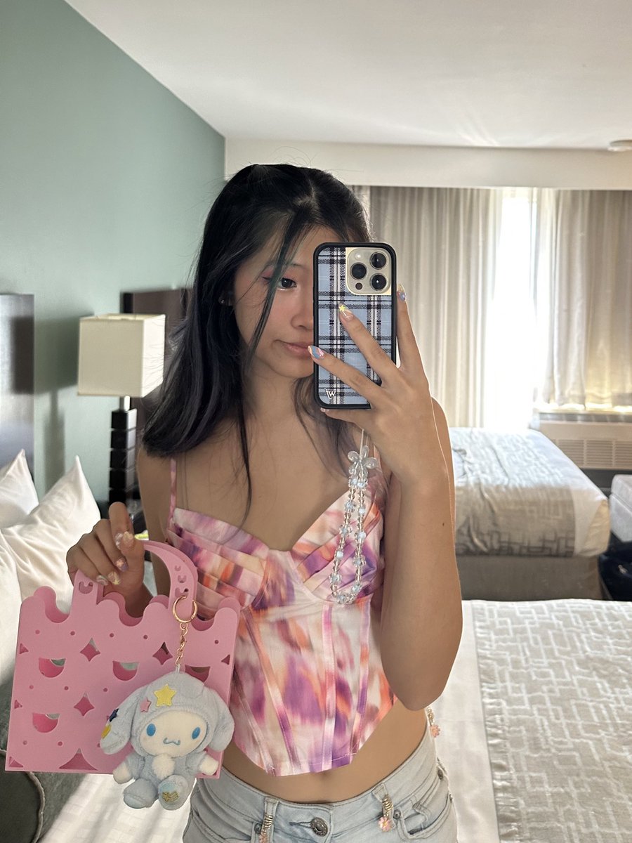 blunimo_'s tweet image. @NewJeans_ADOR see you soon🤭🤭🐇💫💫💖