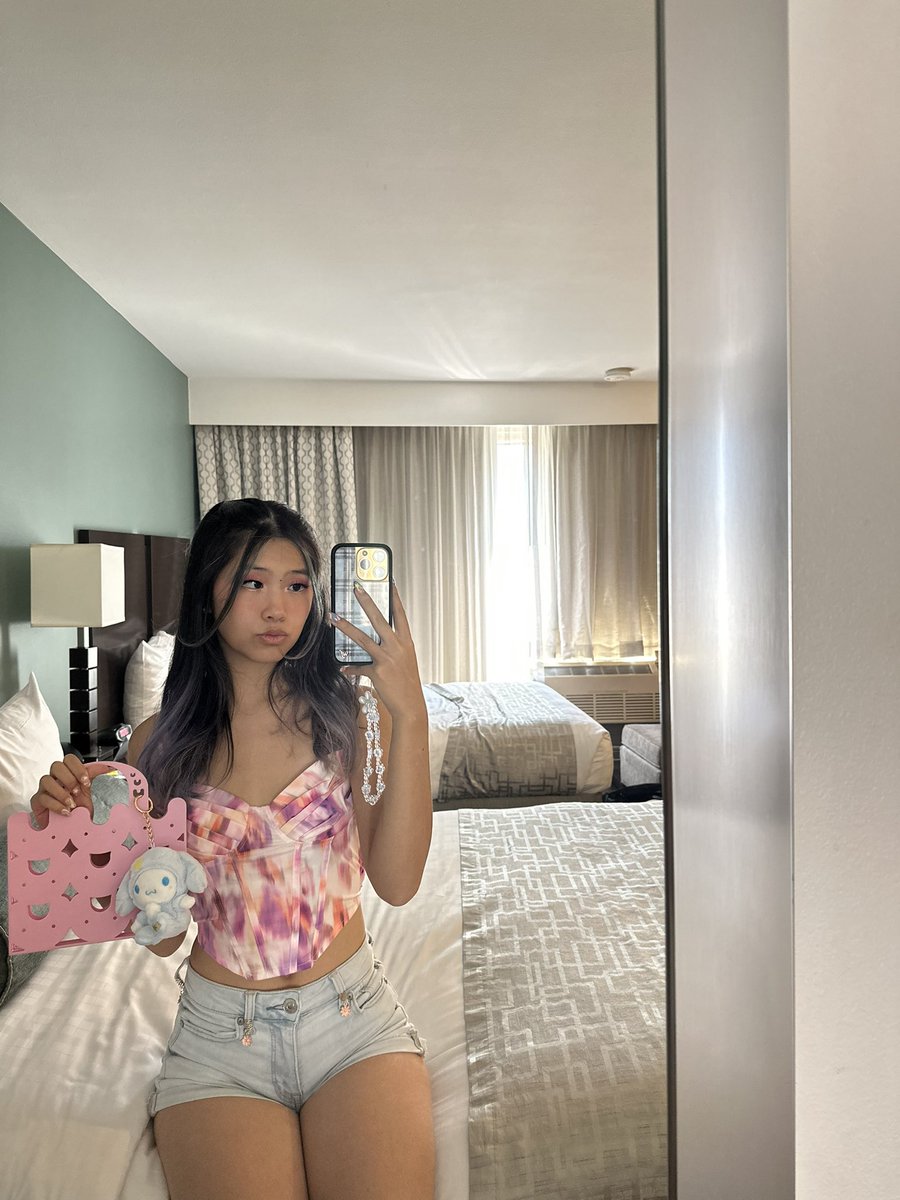 blunimo_'s tweet image. @NewJeans_ADOR see you soon🤭🤭🐇💫💫💖
