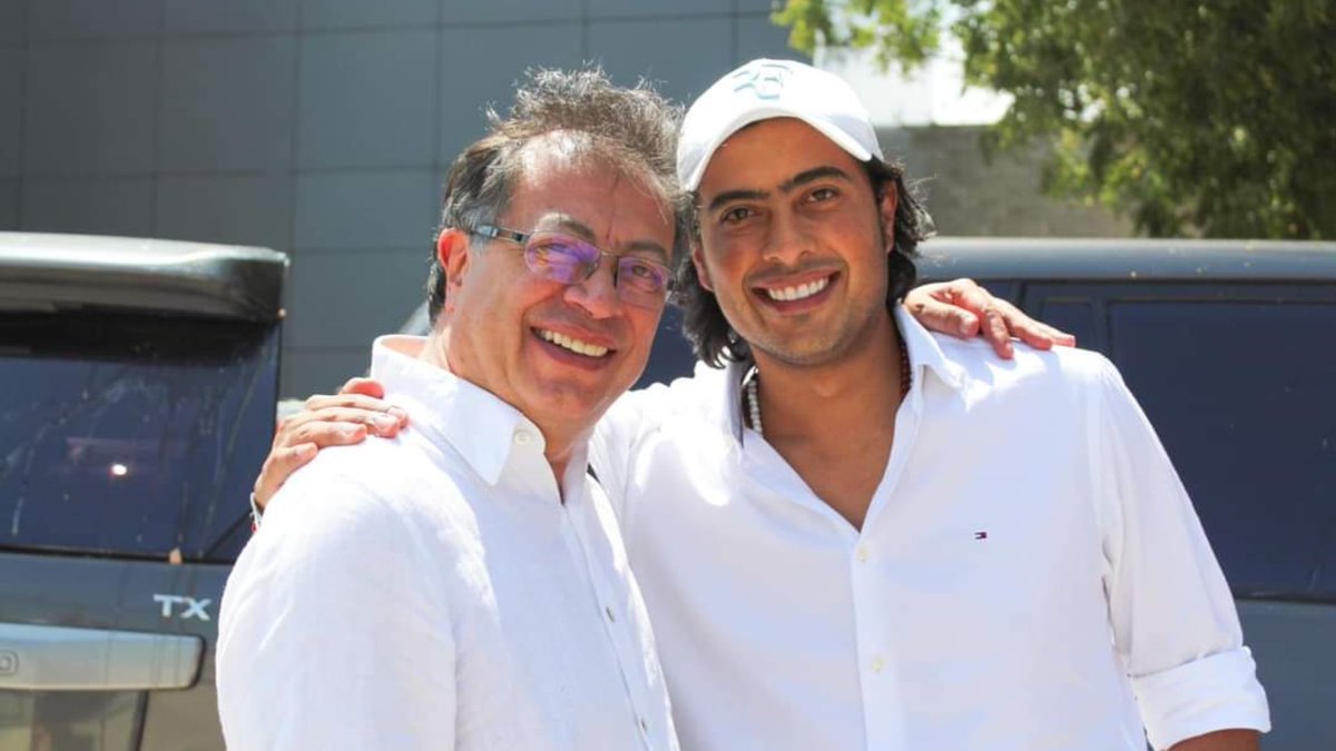hbplay1's tweet photo. "Nicolás Petro, hijo del presidente Gustavo Petro, brinda información crucial a la Fiscalía confirmando que su padre estaba al tanto del financiamiento irregular de su campaña presidencial. Se menciona la implicación de la primera dama Verónica Alcocer #hbPlayInforma https://t.co/p4oY3Q8E5b