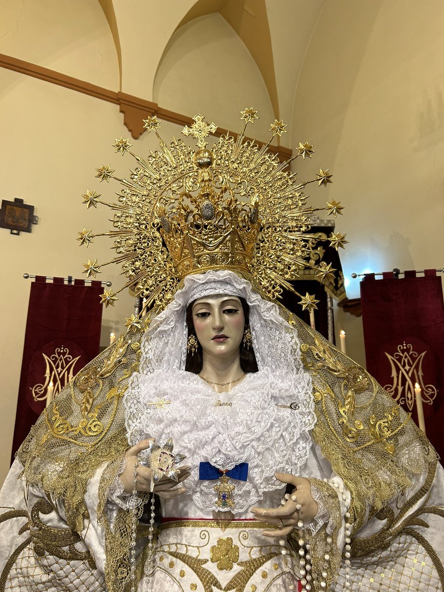 lauraacuenca3's tweet photo. La Reina de mi vida. La que ha estado, está y estará siempre a mi lado 🤍 https://t.co/5PHQ8EubVo